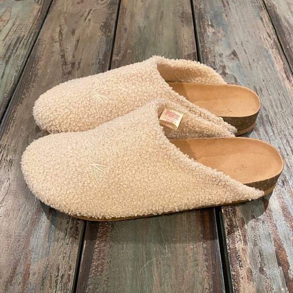 Pink Victoria’s Secret Sz 9/10 Cozy Plush Cork Clogs Slippers Slides Cream Color - Picture 8 of 8